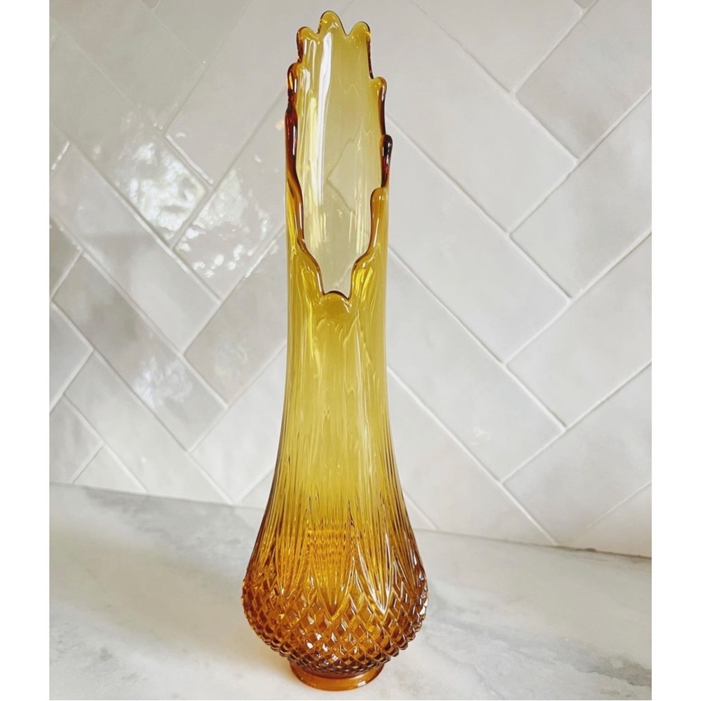 Vintage MCM 13.5” L.E. Smith Honey Amber Glass Pineapple Butt Swung Vase